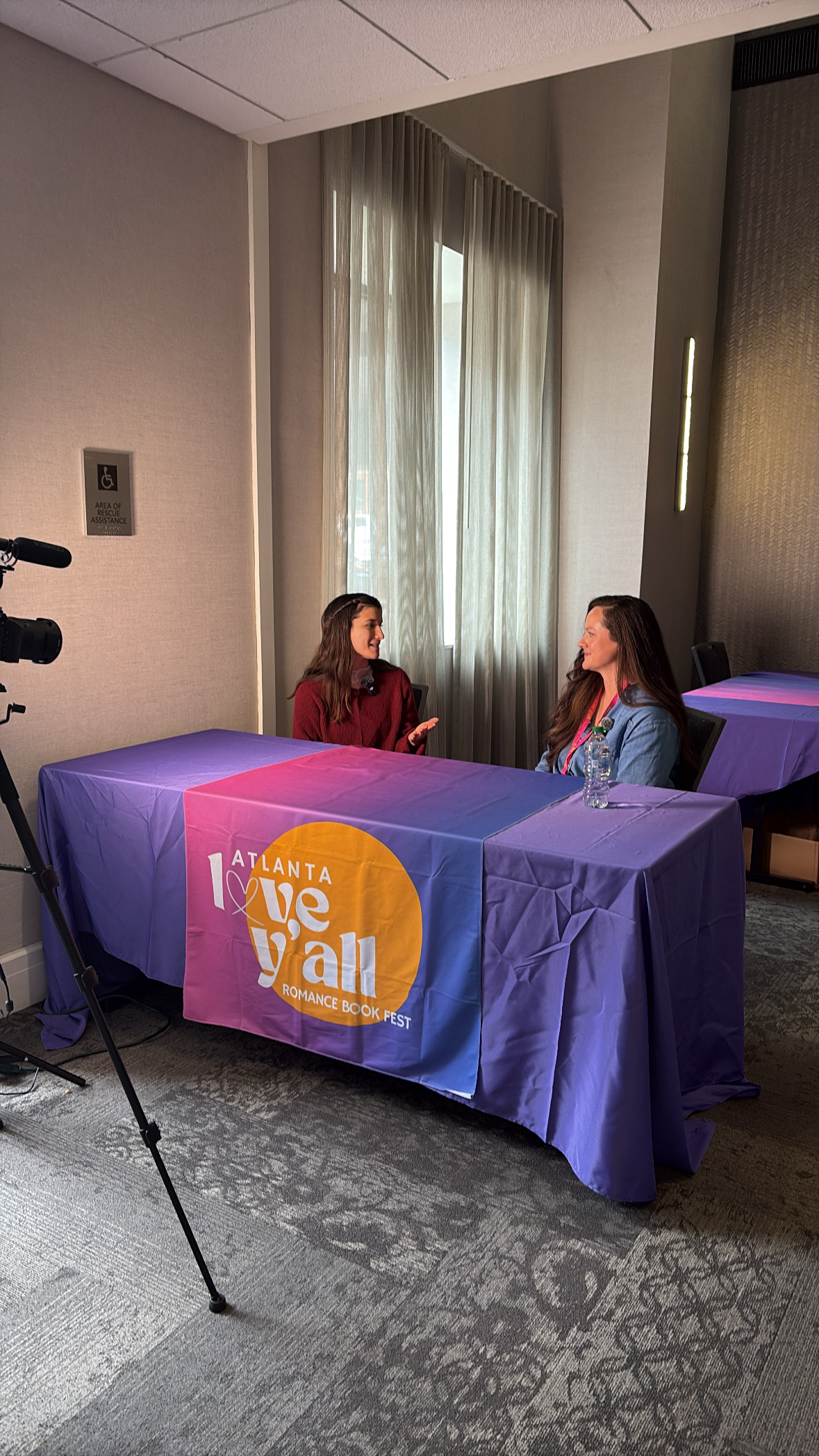 Episode 5: Rebecca Ross and host Geovana Oliveira